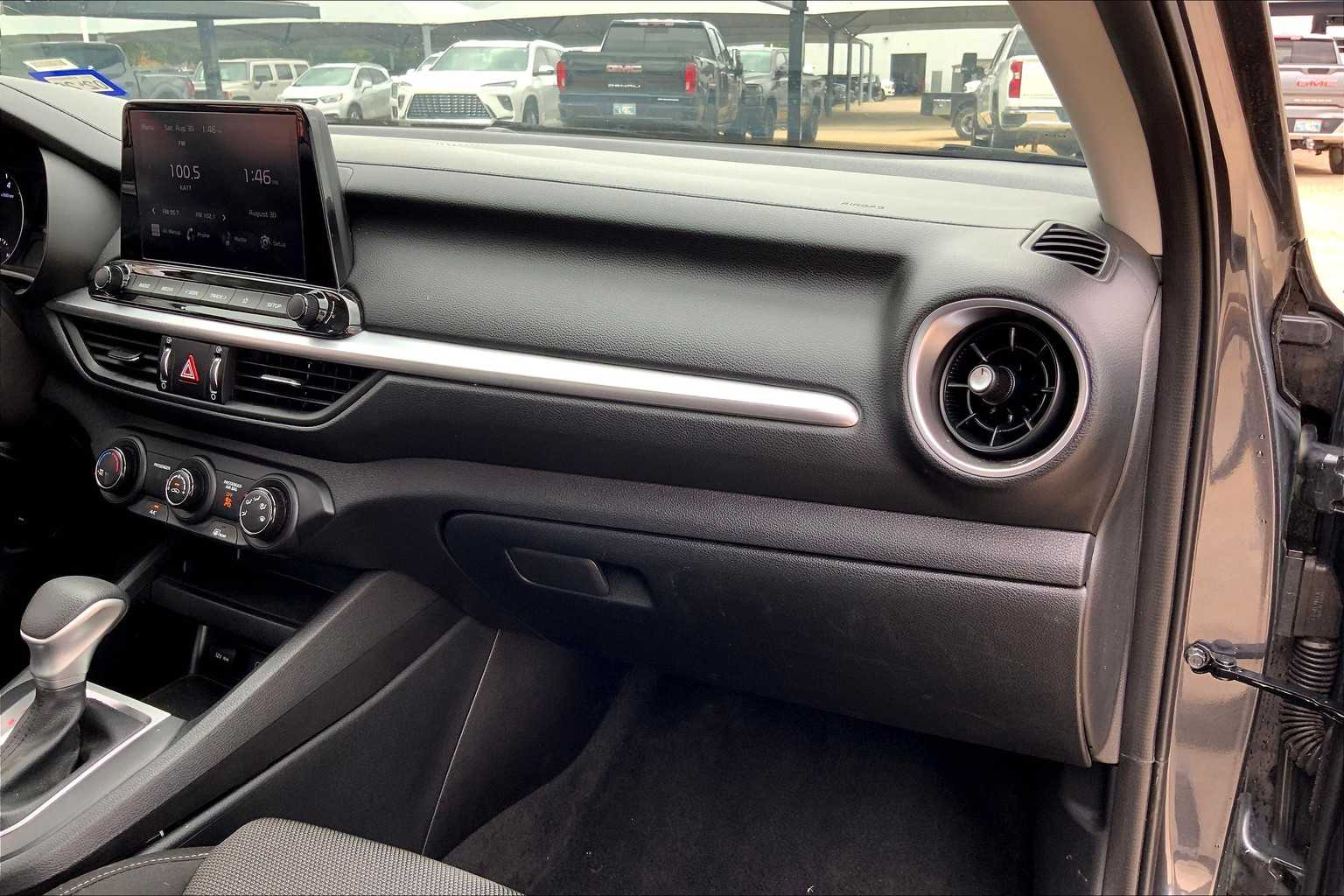 2024 Kia Forte LXS photo 18