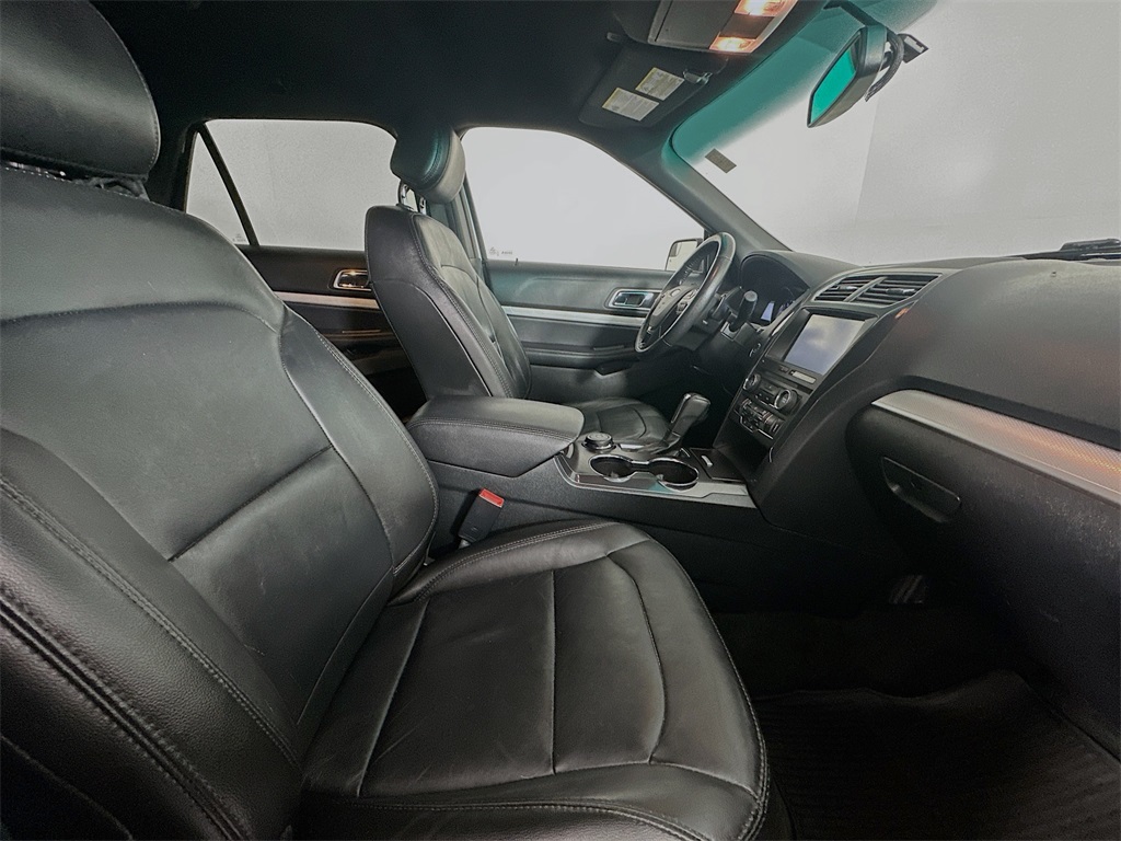 2016 Ford Explorer XLT photo 25