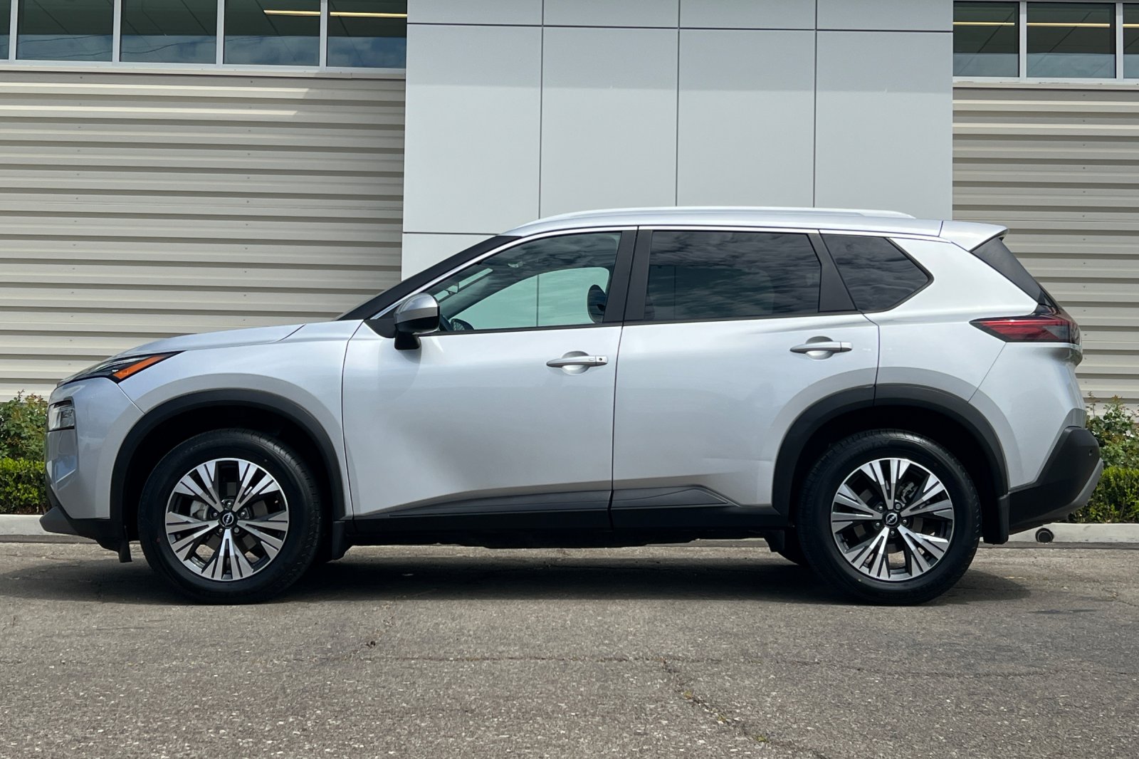2023 Nissan Rogue SV photo 6