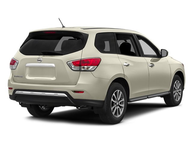 2014 Nissan Pathfinder SV photo 2