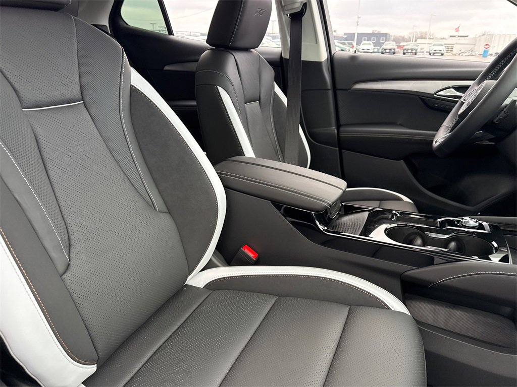 2025 Buick Envision Sport Touring photo 39