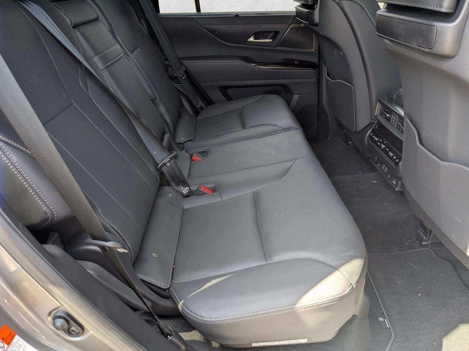 2024 Lexus LX 600 Luxury photo 18