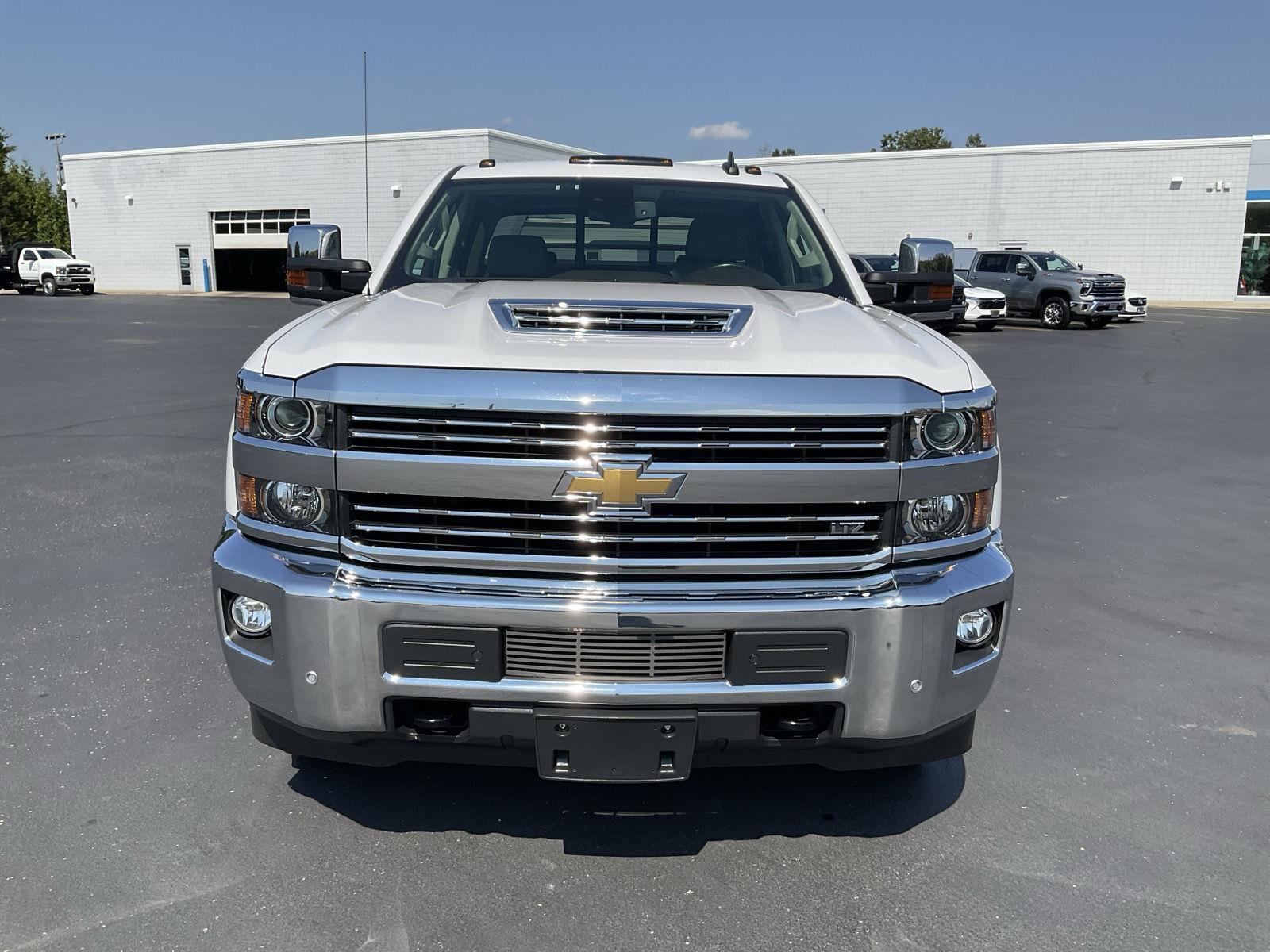 2019 Chevrolet Silverado 3500HD LTZ photo 2