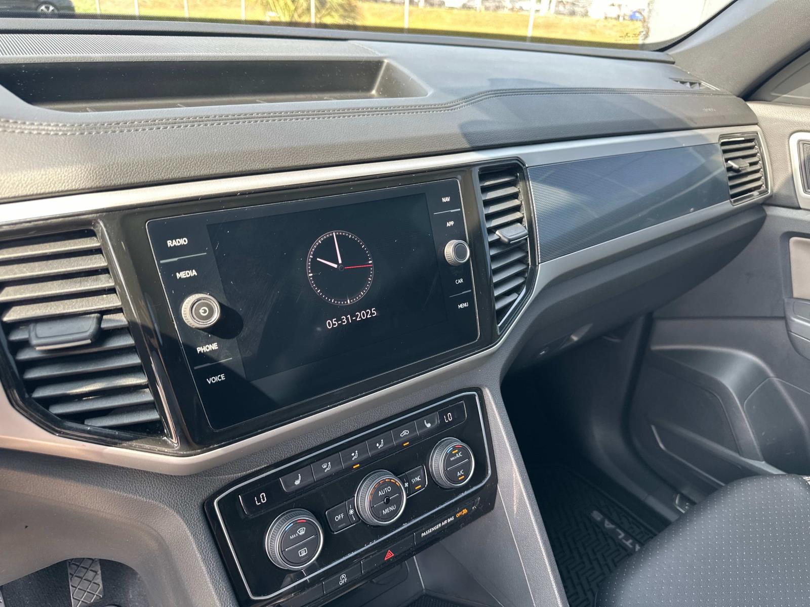 2021 Volkswagen Atlas Cross Sport V6 SEL photo 17