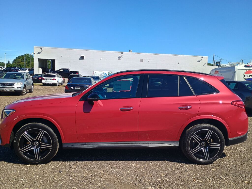 2025 Mercedes Benz GLC 300 4MATIC photo 4