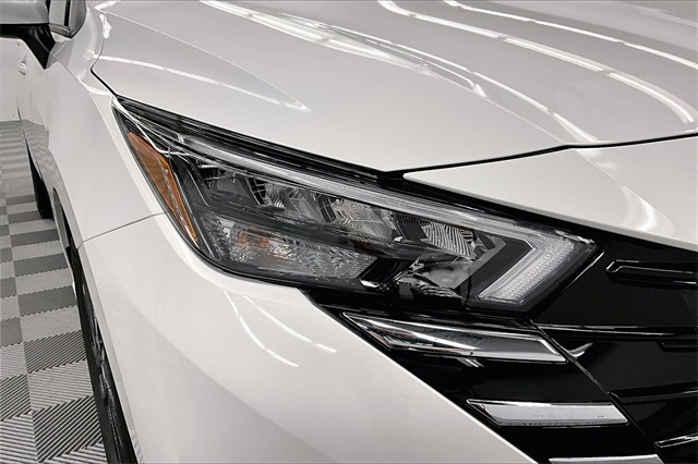 2025 Nissan Versa 1.6 SV photo 14