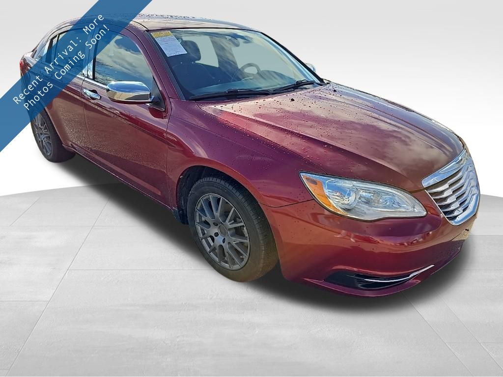 2013 Chrysler 200 LX's photo