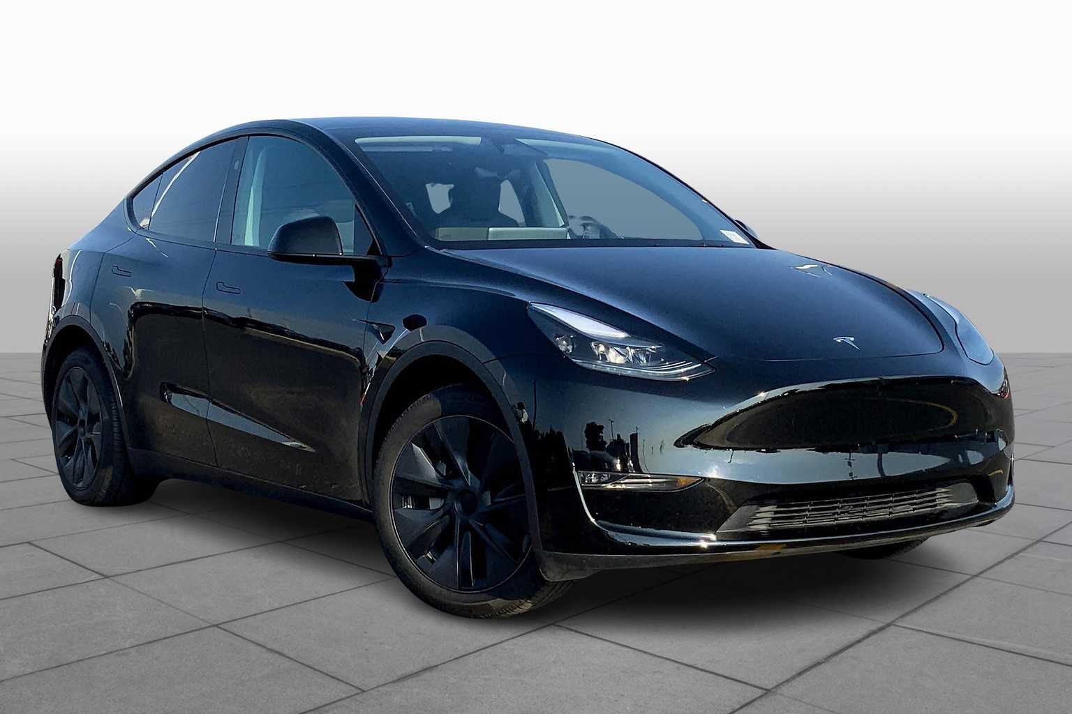 Used 2025 Tesla Model Y Long Range with VIN 7SAYGDEE0SA360285 for sale in Lubbock, TX