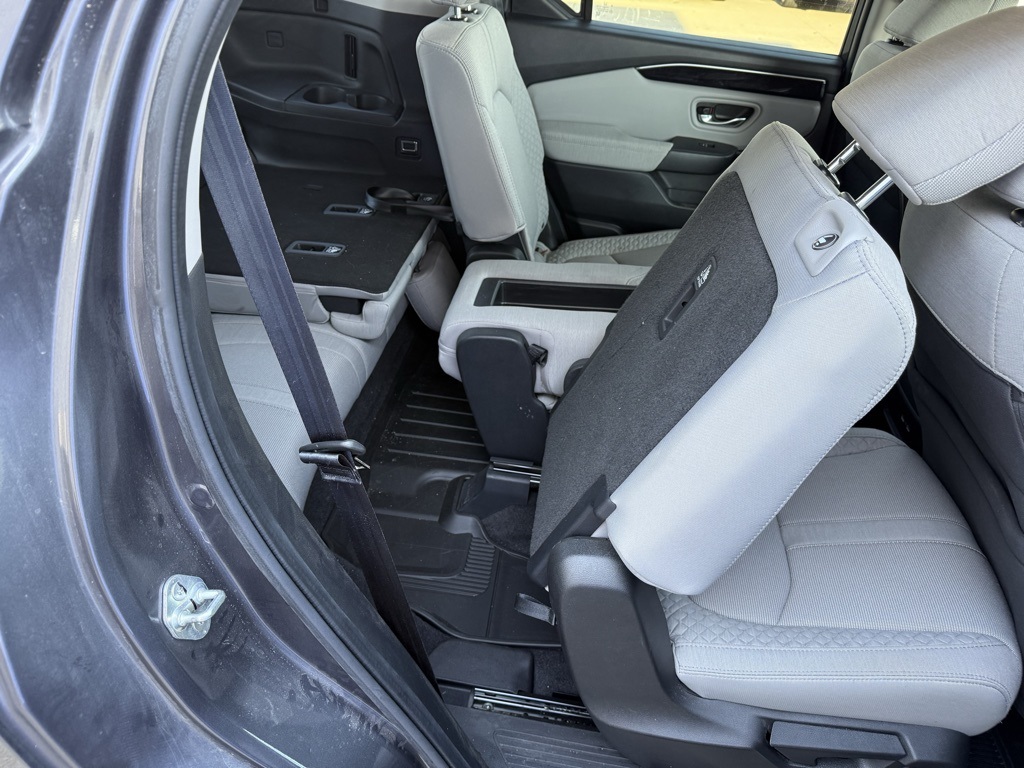 2023 Honda Pilot LX photo 29