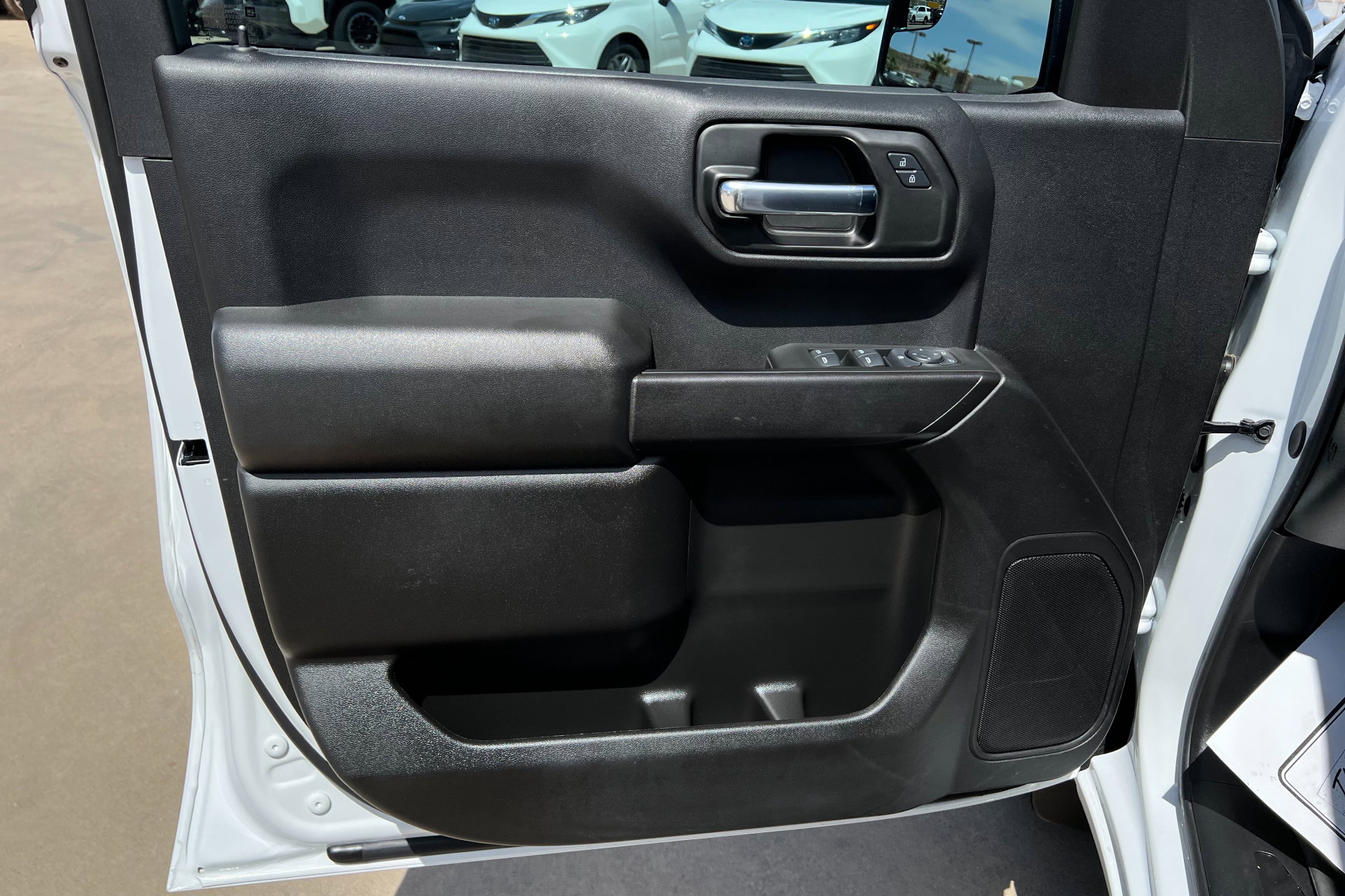 2025 Chevrolet Silverado 1500 Custom photo 14
