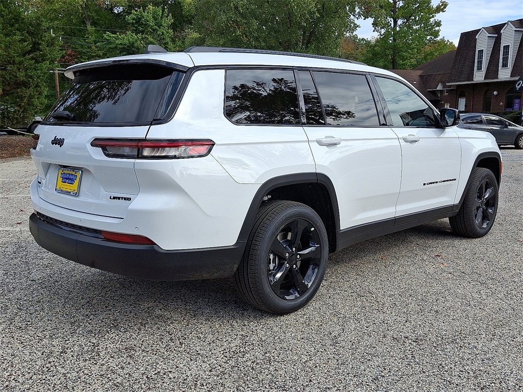 2025 Jeep Grand Cherokee Limited photo 3