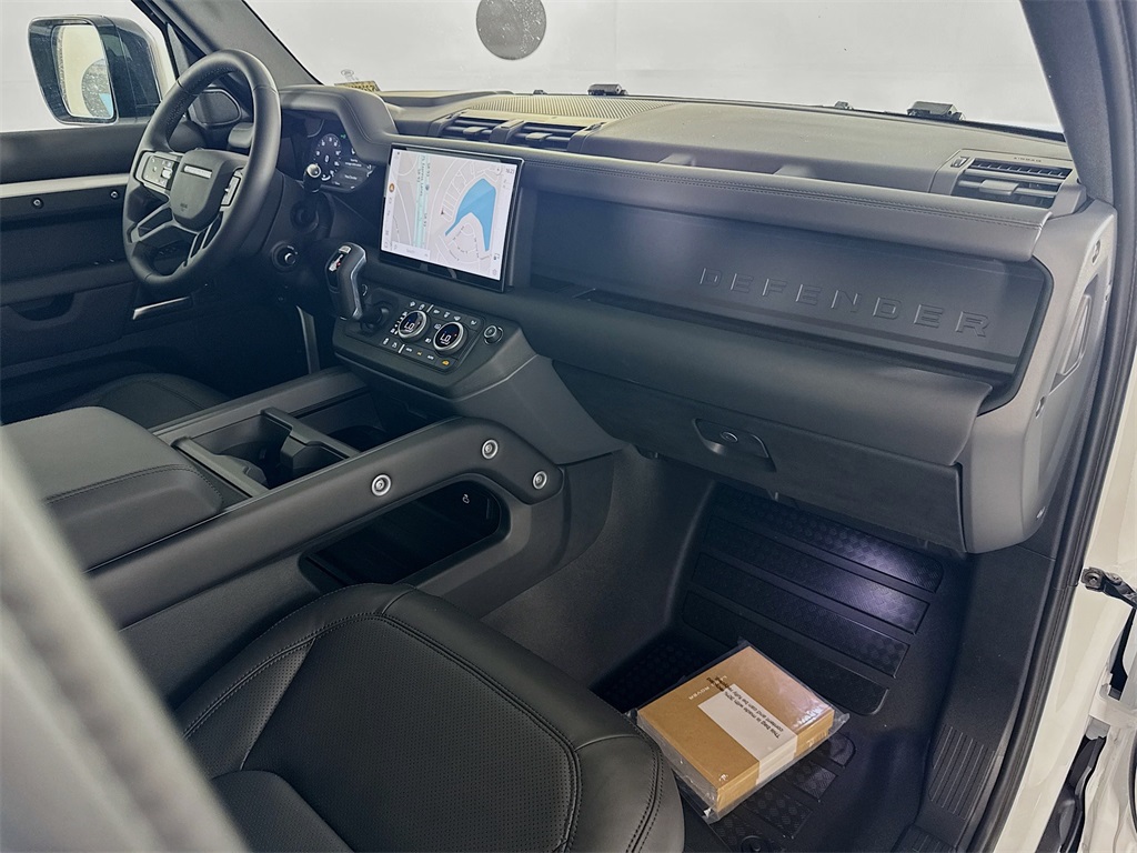2025 Land Rover Defender 110 X-Dynamic SE photo 20