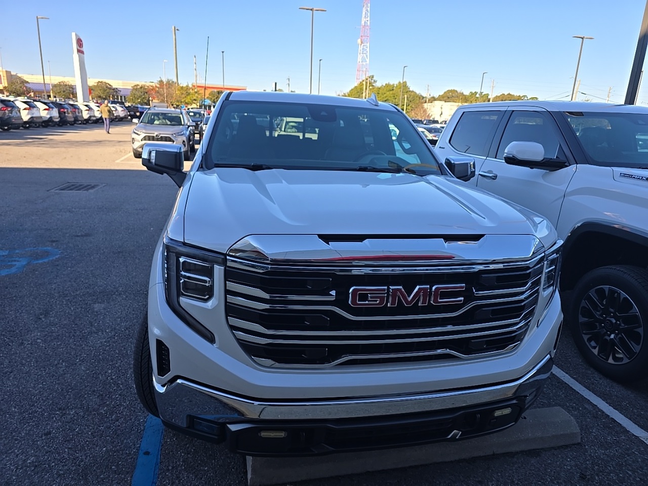 2023 GMC Sierra 1500 SLT's photo