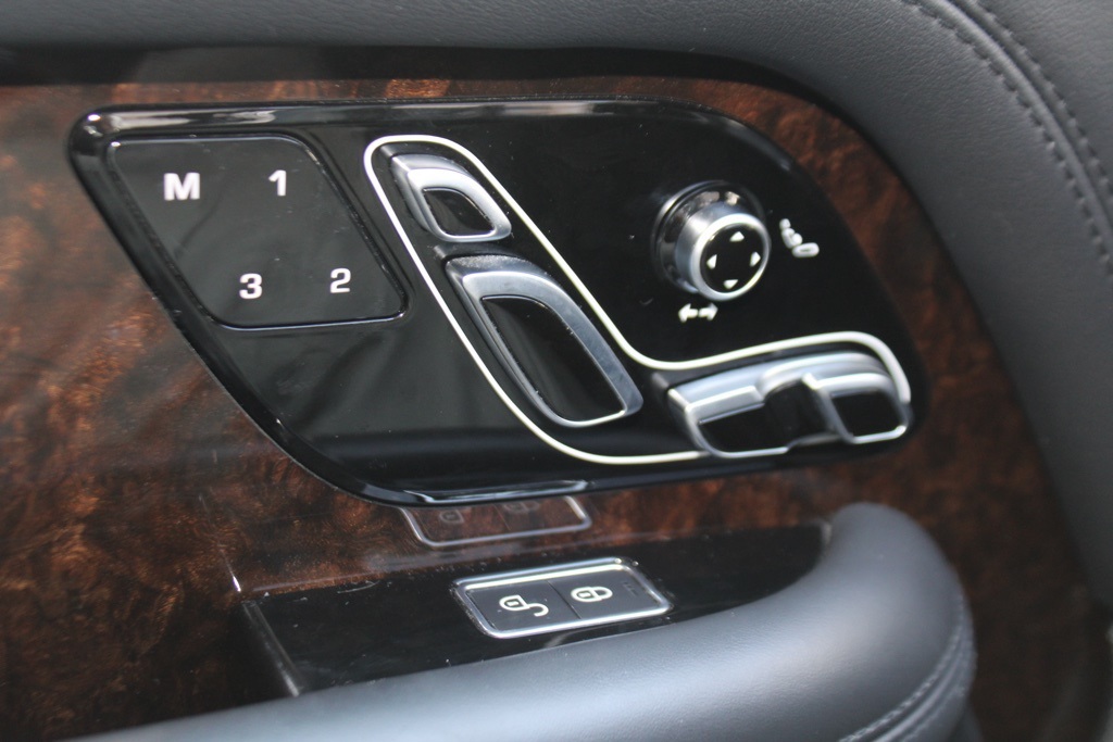 2020 Land Rover Range Rover HSE photo 12