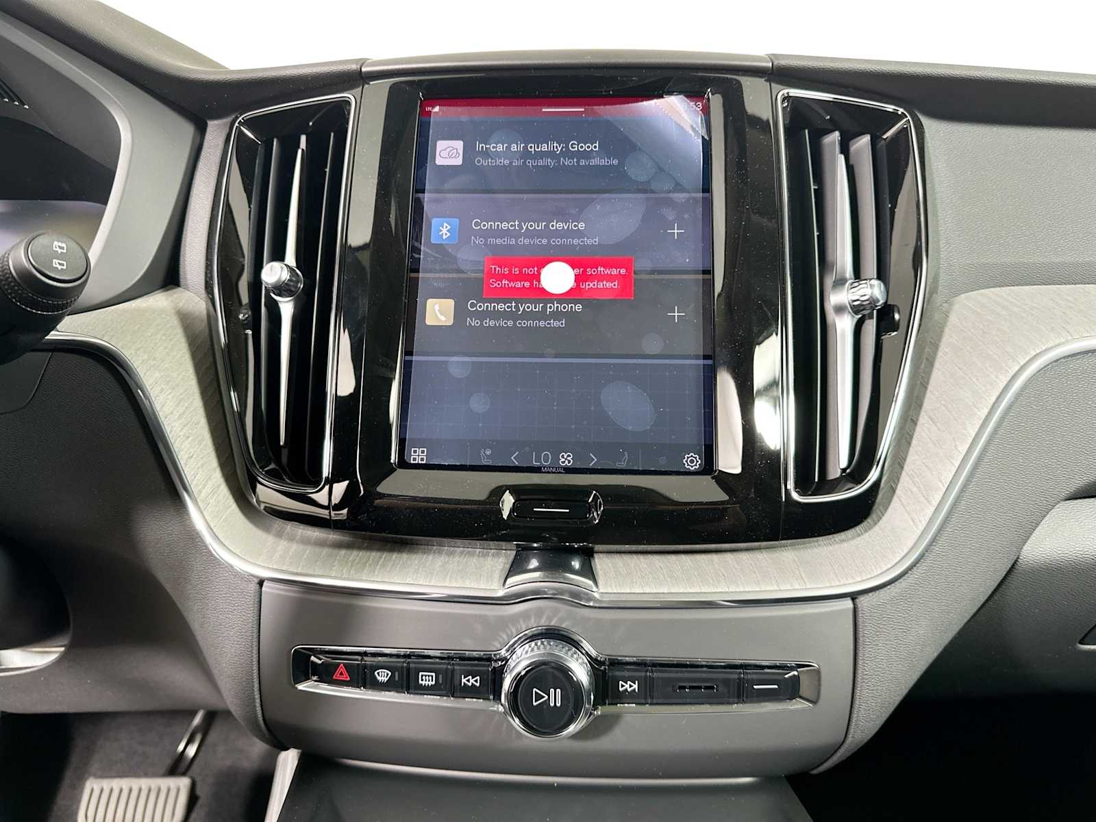 2025 Volvo XC60 T8 Plus photo 11