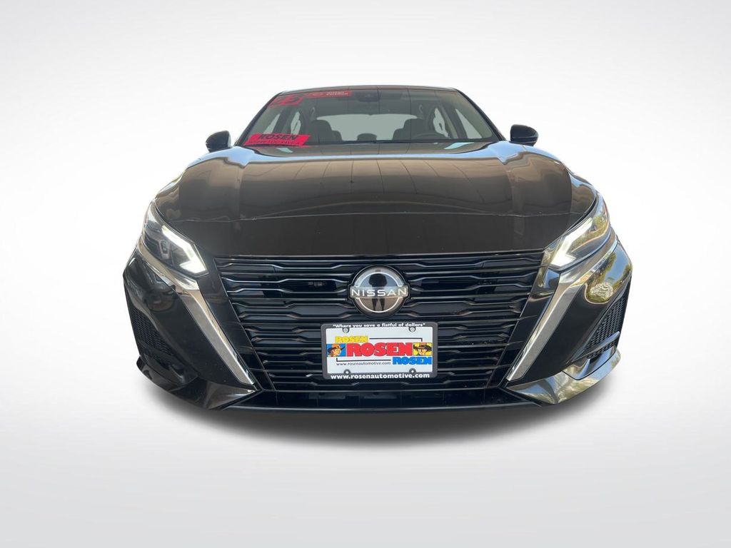 2023 Nissan Altima SV photo 2