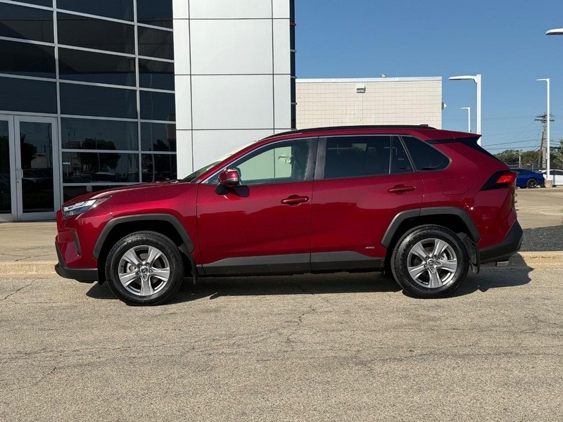 2024 Toyota RAV4 Hybrid XLE photo 5