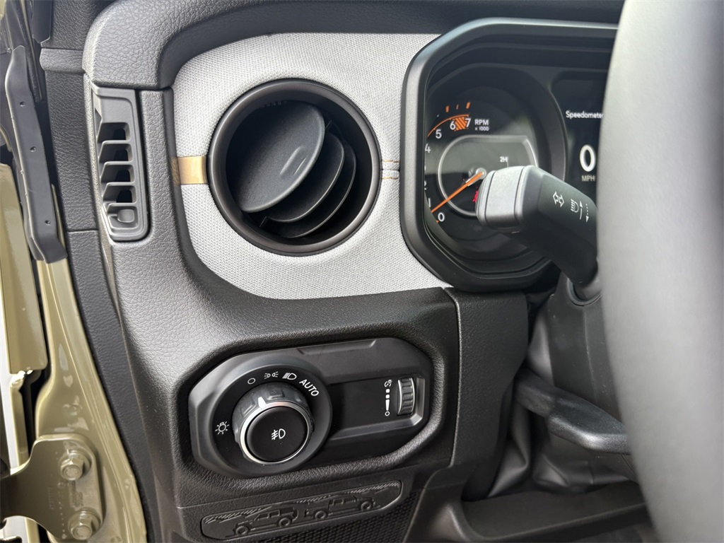 2025 Jeep Wrangler Willys photo 13