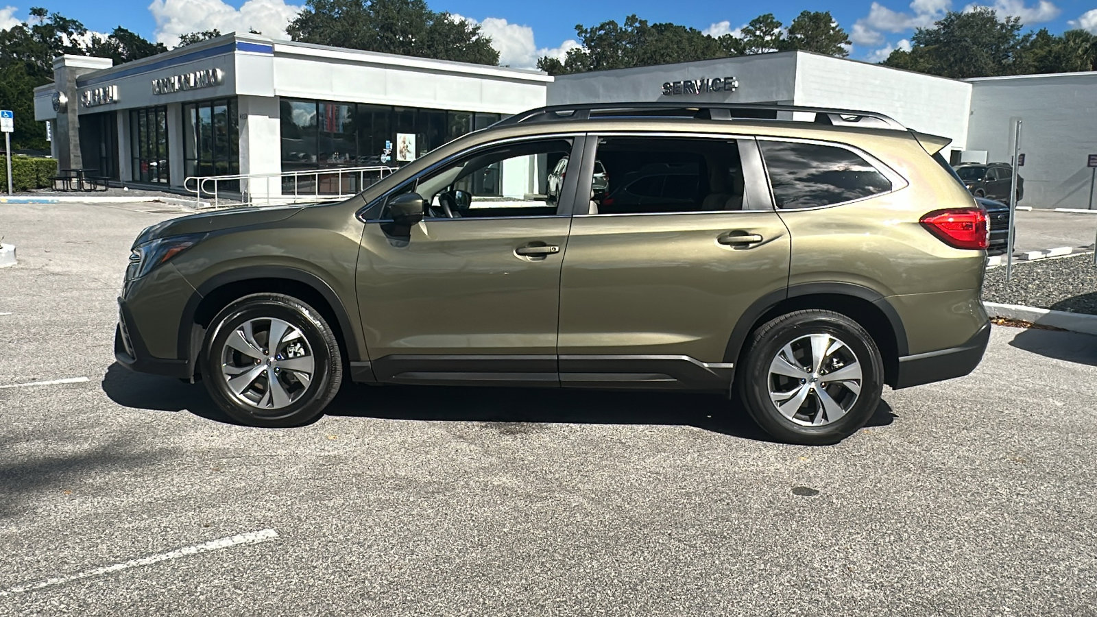 2025 Subaru Ascent Premium photo 4