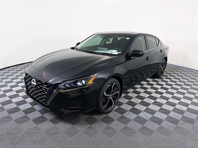 2025 Nissan Altima SR photo 3
