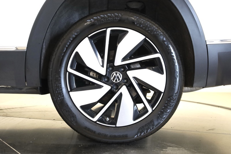 2024 Volkswagen Atlas SEL photo 34