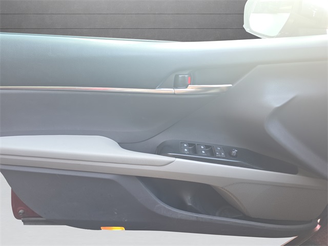 2018 Toyota Camry SE photo 12