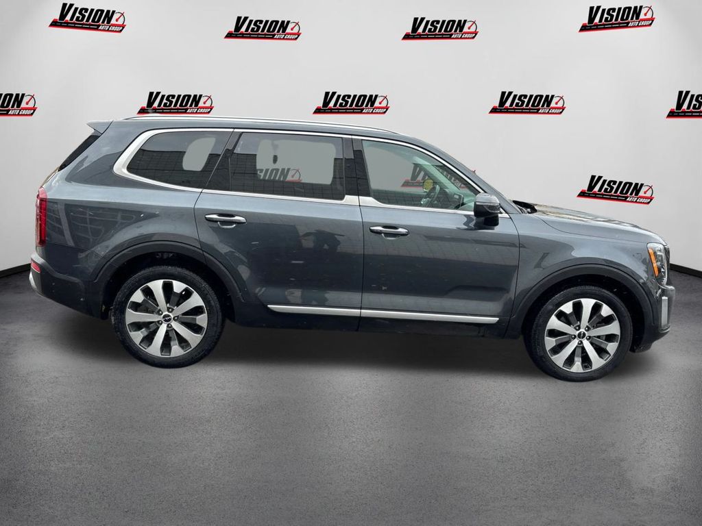 2022 Kia Telluride S photo 3