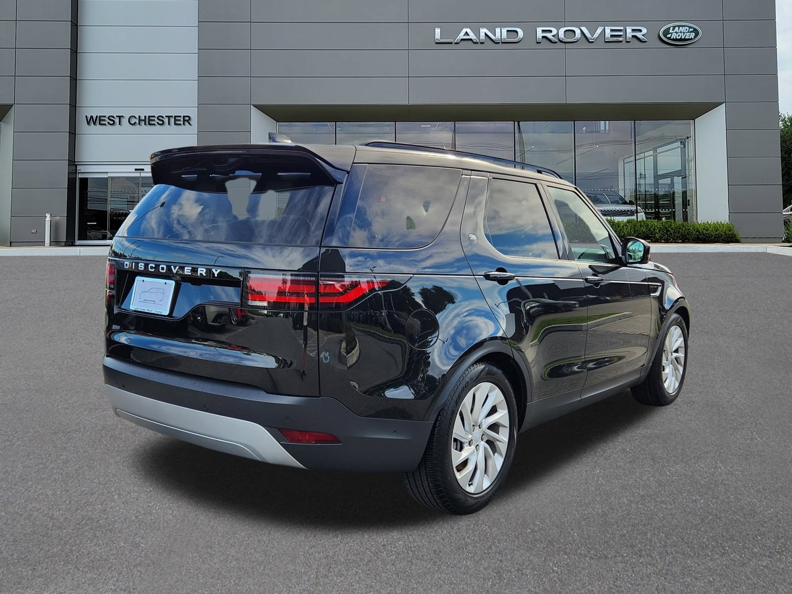2024 Land Rover Discovery S photo 4