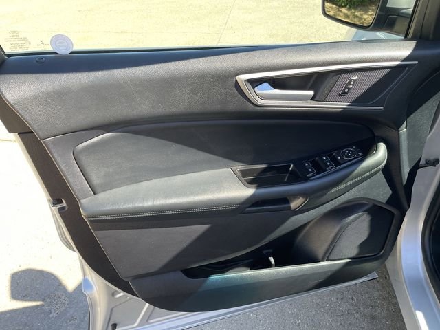 2019 Ford Edge SEL photo 2