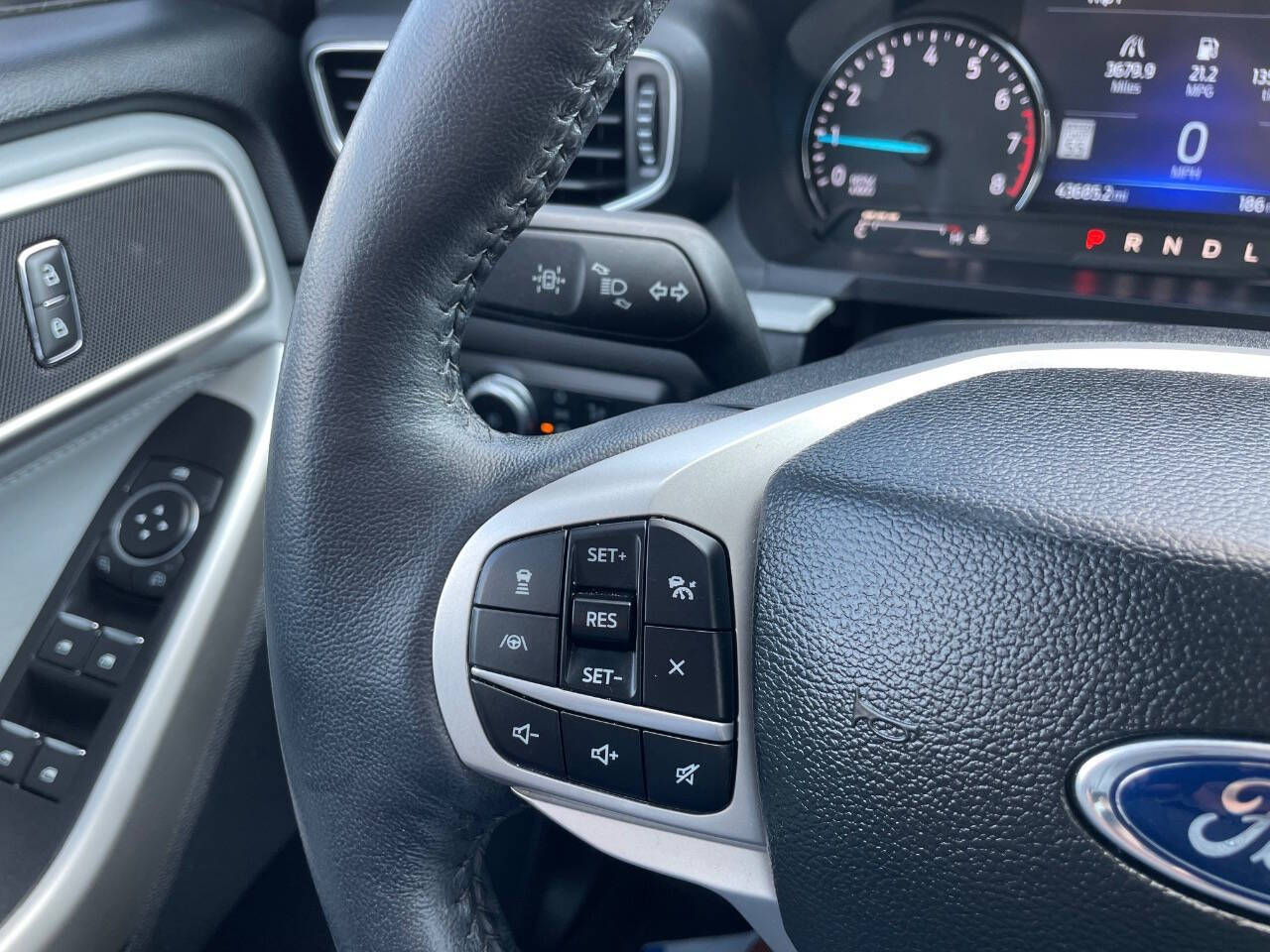 2022 Ford Explorer XLT photo 14