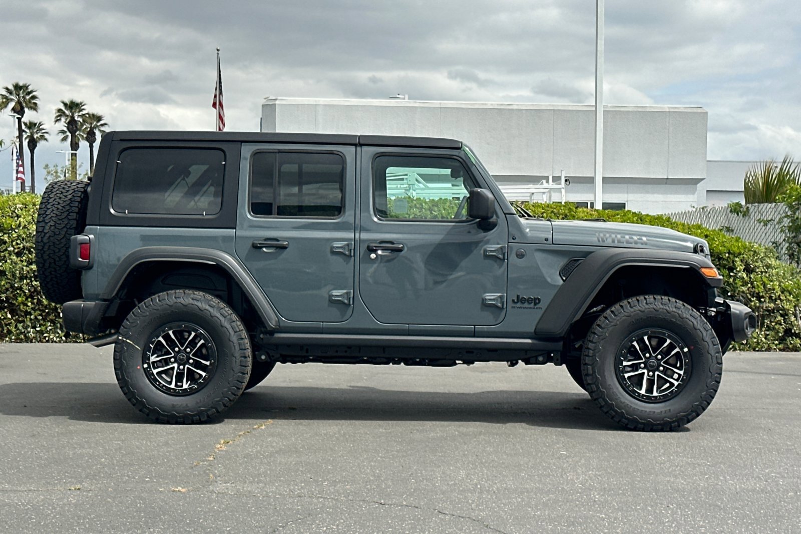 2025 Jeep Wrangler Willys photo 3