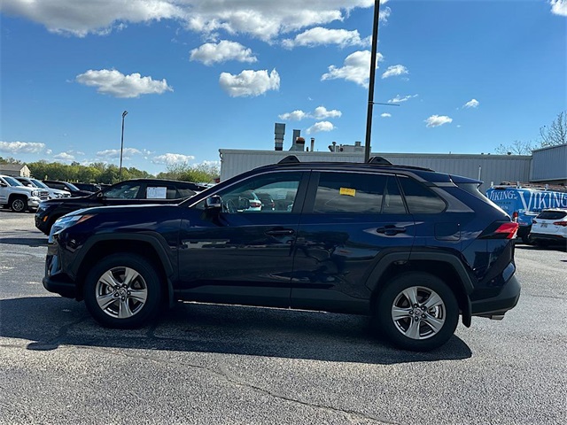 2023 Toyota RAV4 XLE photo 4