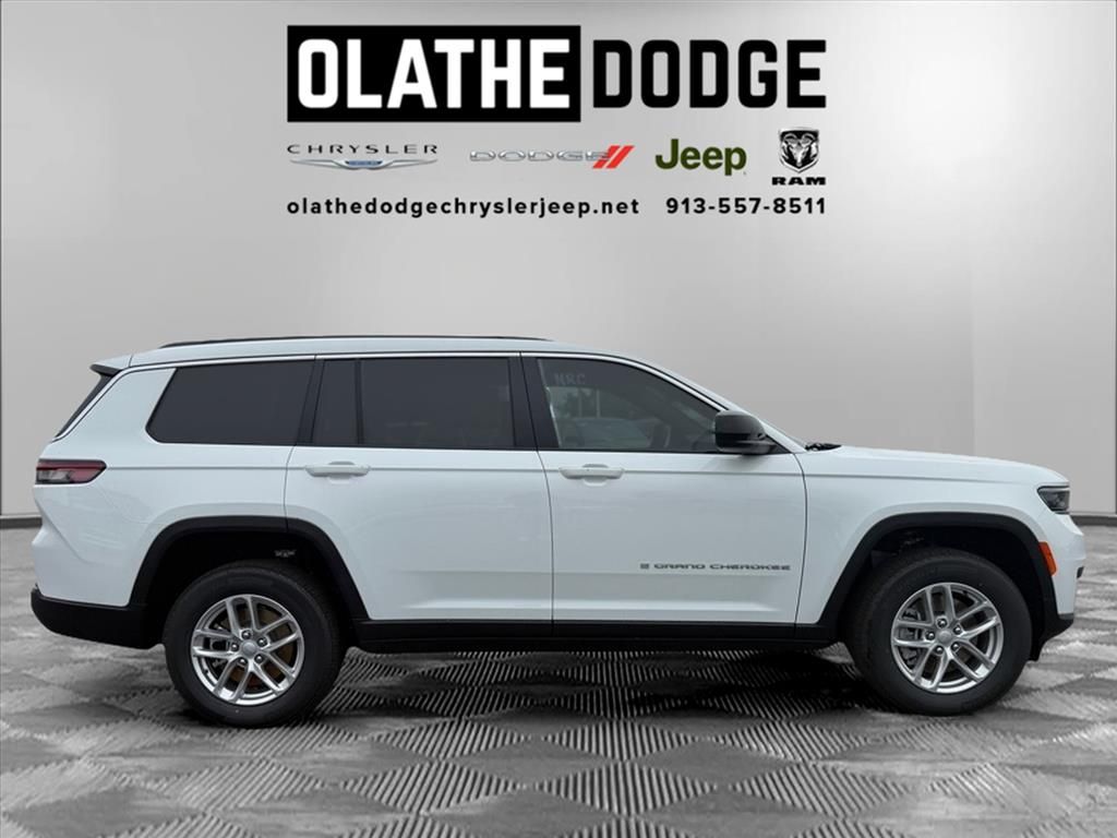 2025 Jeep Grand Cherokee Laredo Altitude photo 27