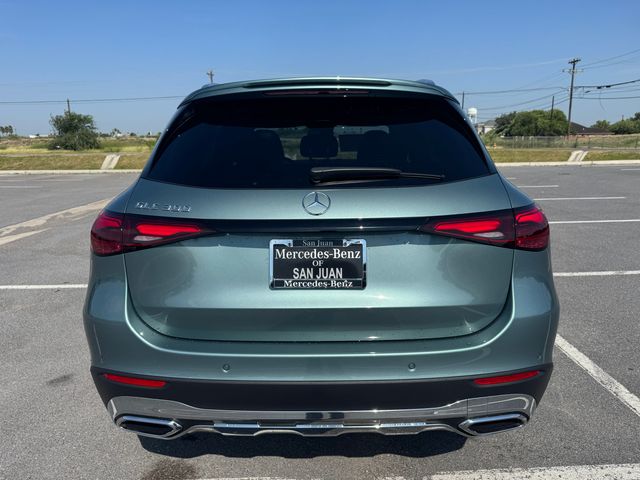 2025 Mercedes Benz GLC 300 photo 11