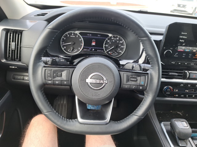 2022 Nissan Pathfinder SL photo 15