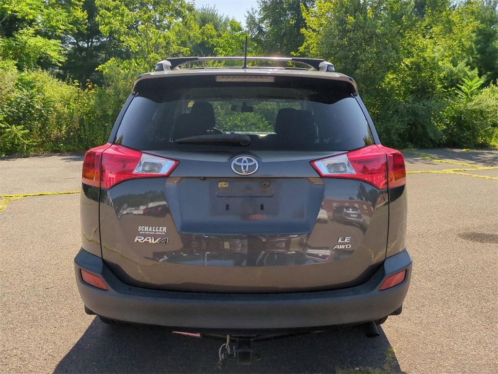 2014 Toyota RAV4 LE photo 5