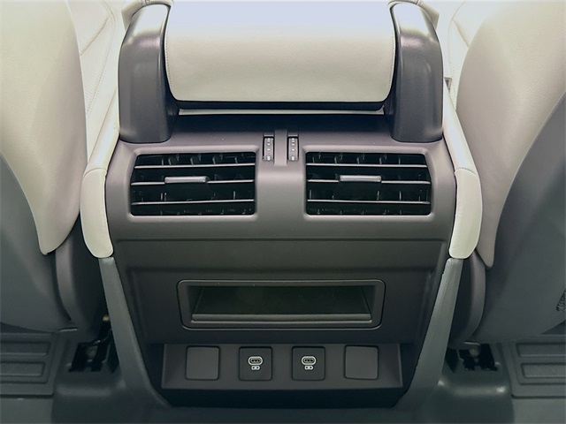 2025 Land Rover Defender 110 X-Dynamic SE photo 22