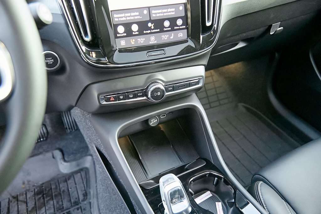 2026 VOLVO XC40 - Image 15
