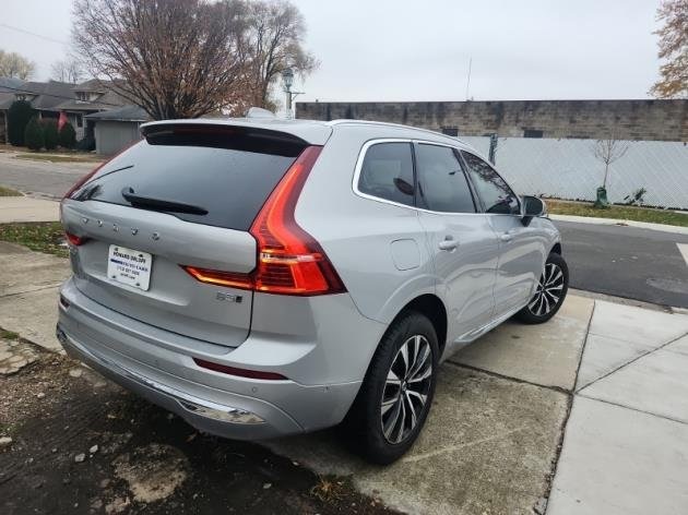 2023 Volvo XC60 B5 Plus photo 3
