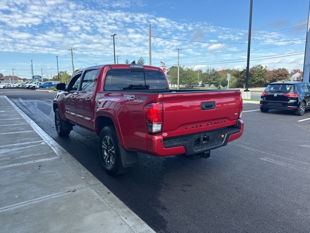 2017 Toyota Tacoma TRD Sport photo 4