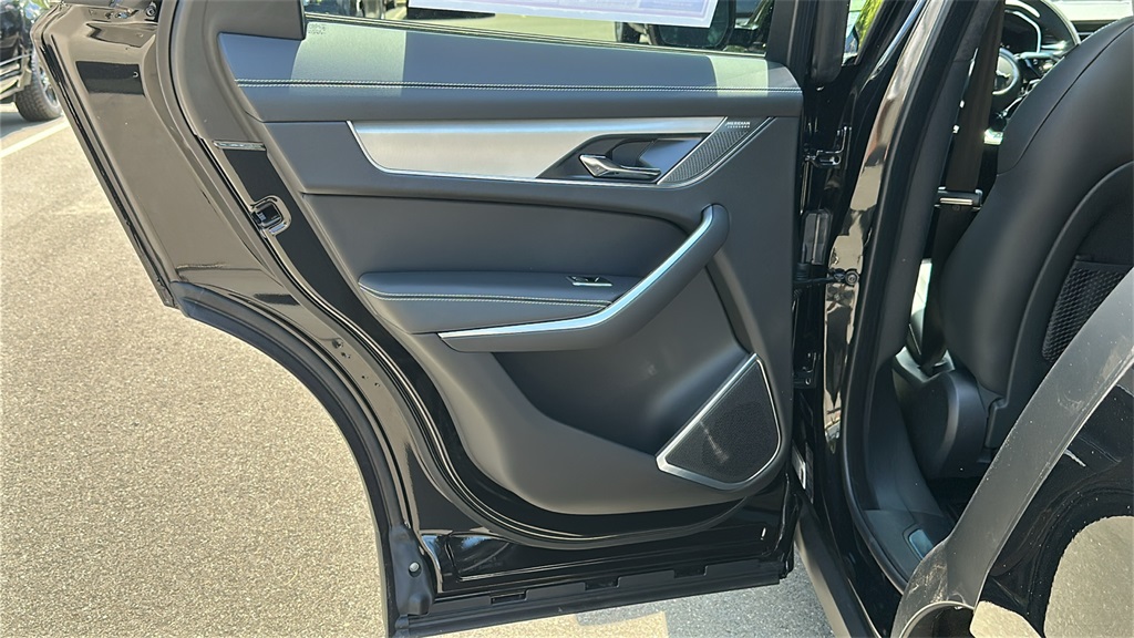 2026 Jaguar F-PACE P400 R-Dynamic S photo 23