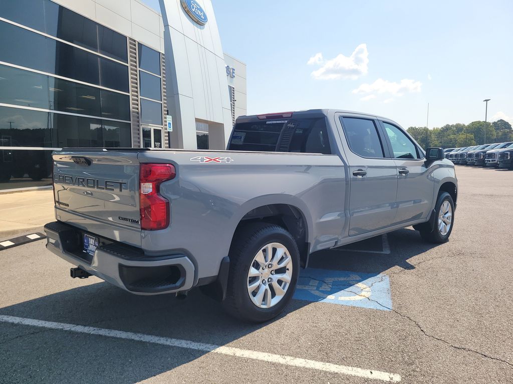 2025 Chevrolet Silverado 1500 Custom photo 2