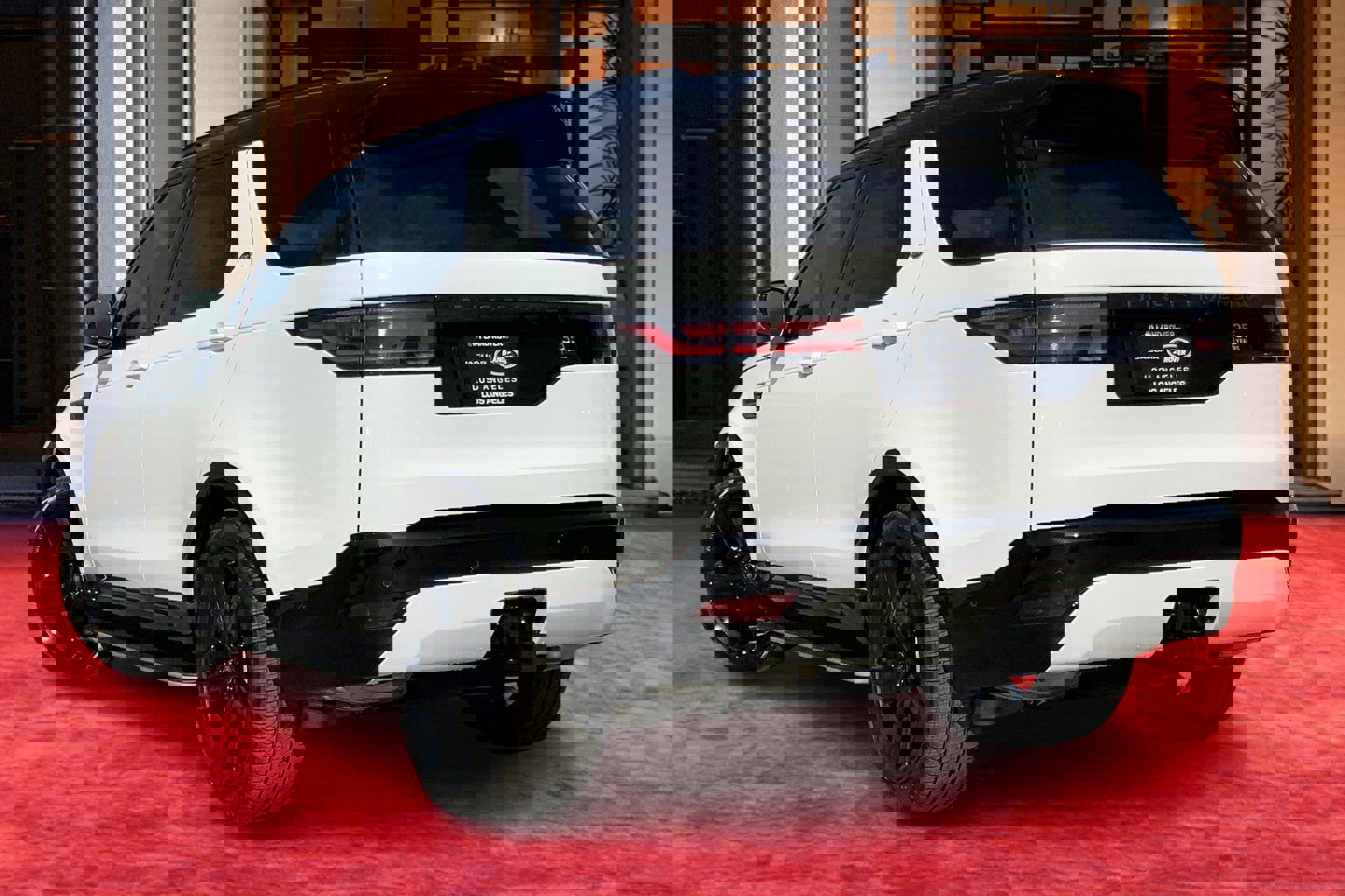 2025 Land Rover Discovery P360 Dynamic SE photo 2