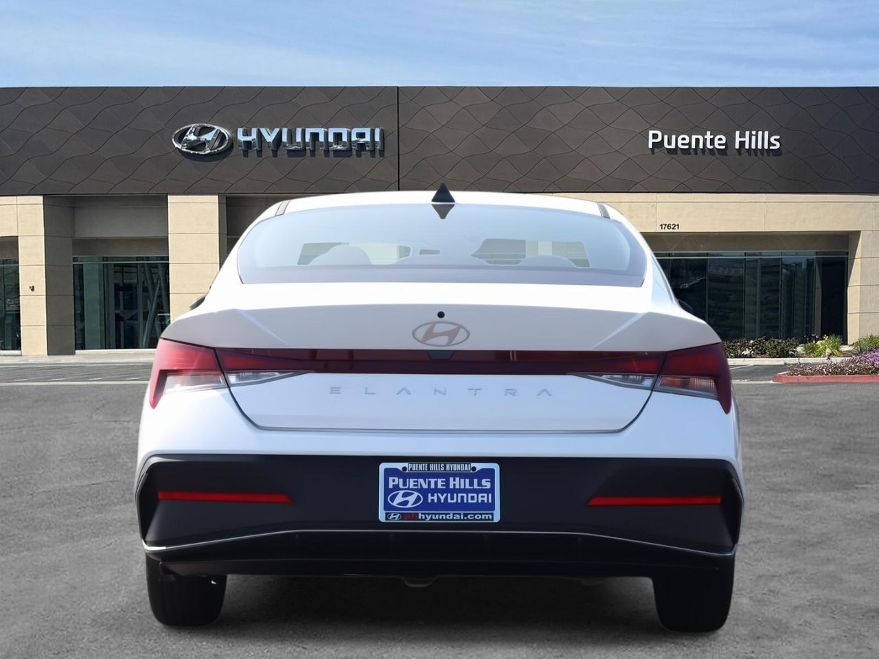 2026 Hyundai Elantra SE photo 3