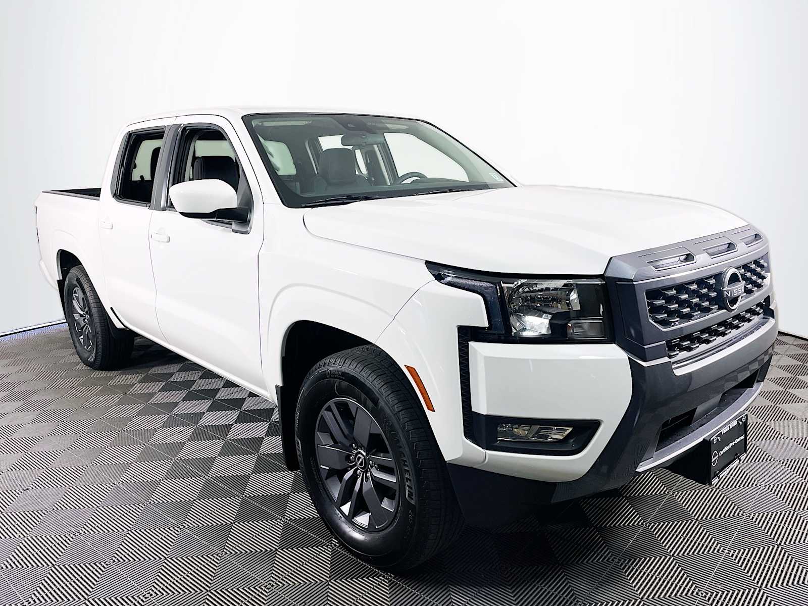 2025 Nissan Frontier SV photo 3