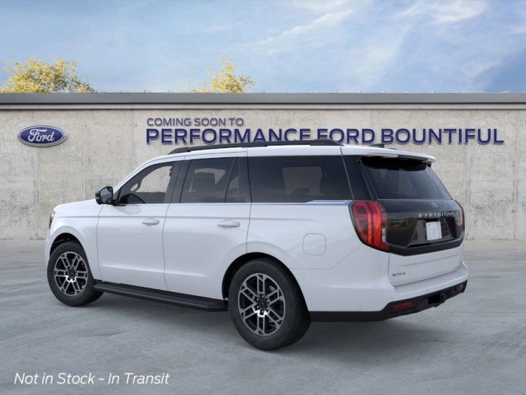 2025 Ford Expedition photo 2