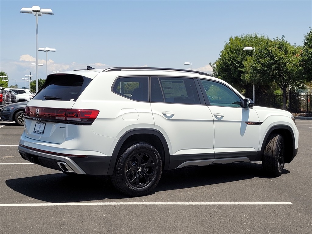 2025 Volkswagen Atlas Peak Edition SE photo 4