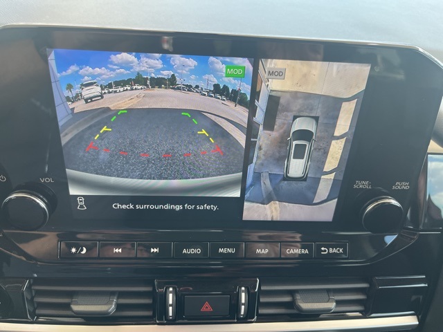 2025 Nissan Pathfinder Platinum photo 14
