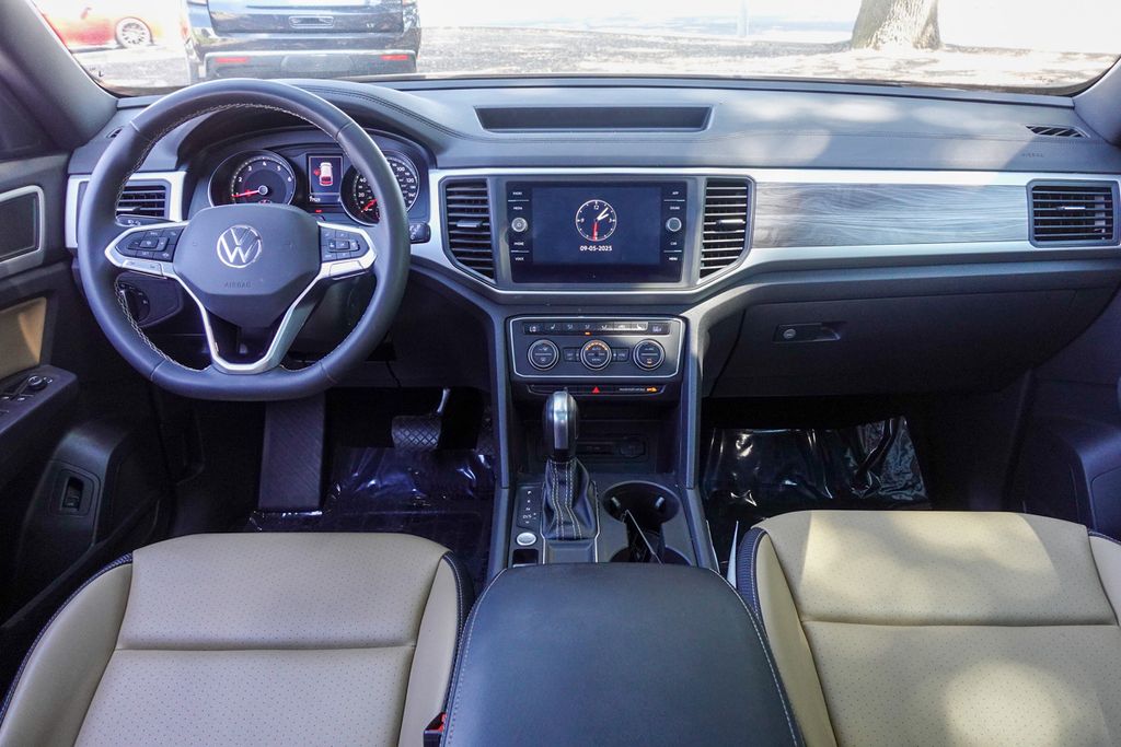 2021 Volkswagen Atlas Cross Sport V6 SE Technology photo 28