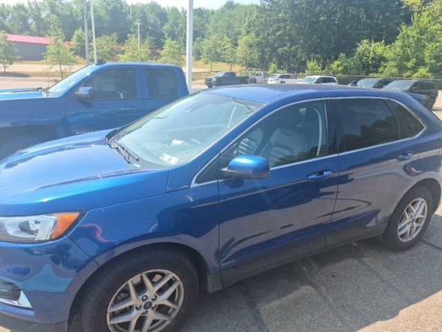 2022 Ford Edge SEL photo 4
